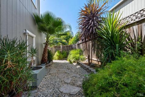 34 W Brookside Drive Cloverdale CA 95425