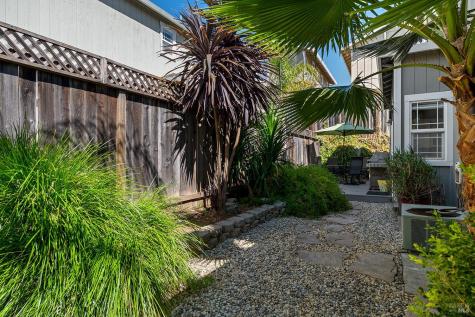 34 W Brookside Drive Cloverdale CA 95425