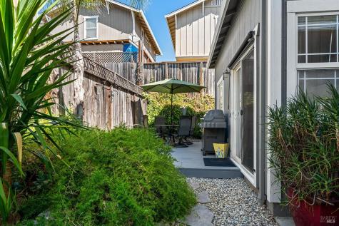 34 W Brookside Drive Cloverdale CA 95425