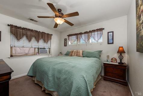 34 W Brookside Drive Cloverdale CA 95425