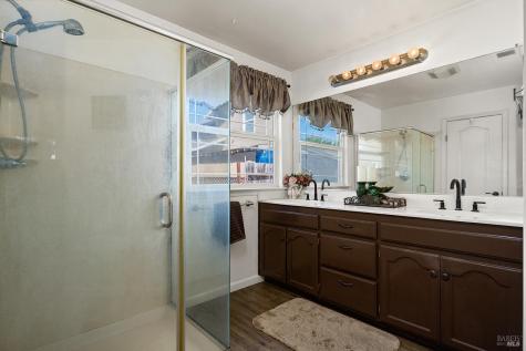 34 W Brookside Drive Cloverdale CA 95425