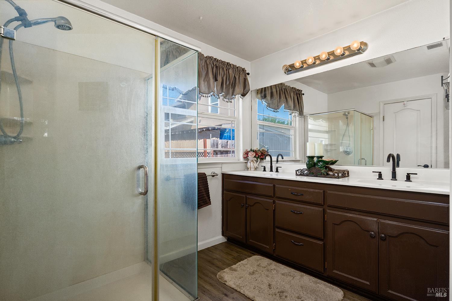 34 W Brookside Drive Cloverdale CA 95425