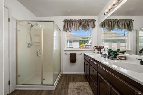 34 W Brookside Drive Cloverdale CA 95425