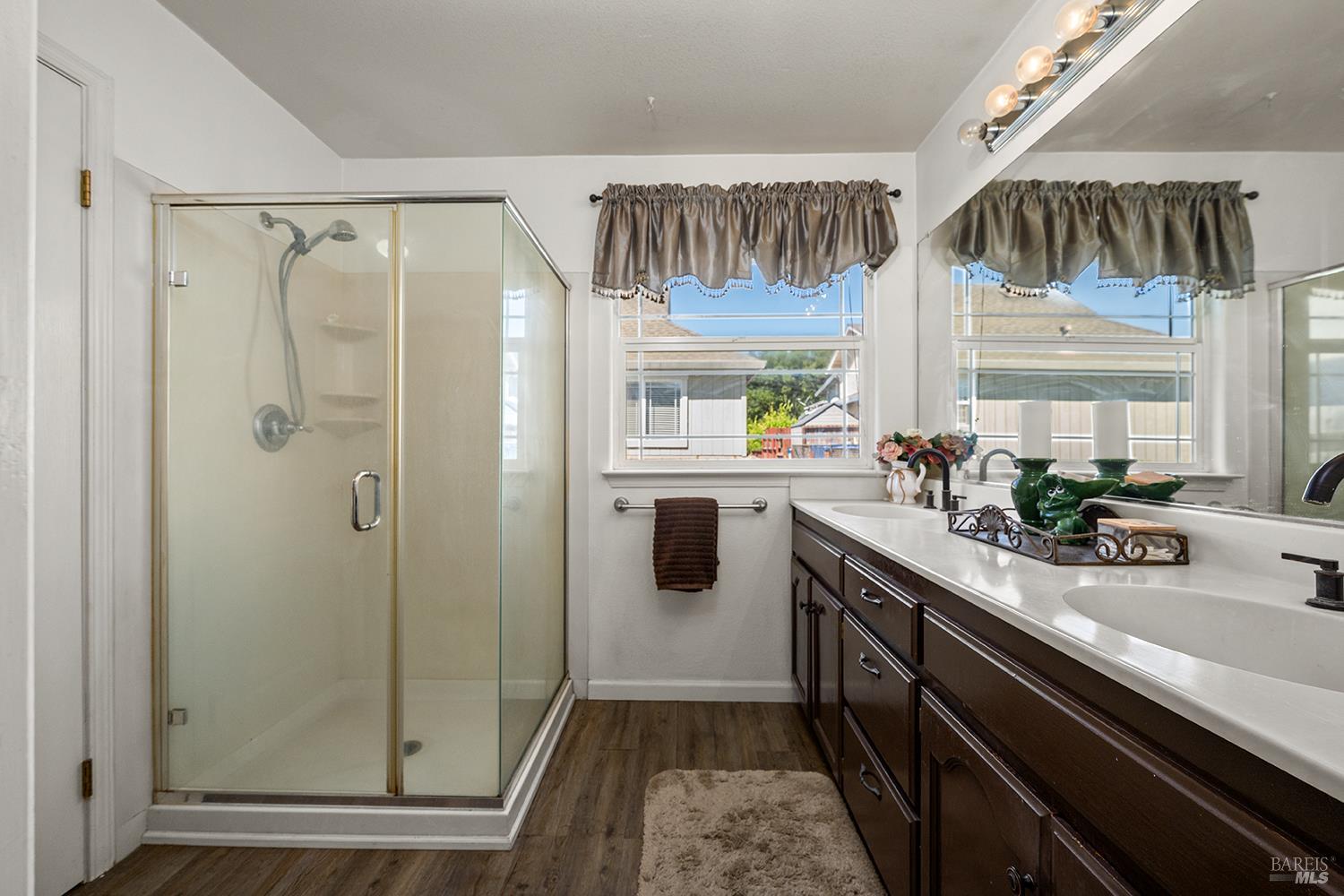34 W Brookside Drive Cloverdale CA 95425