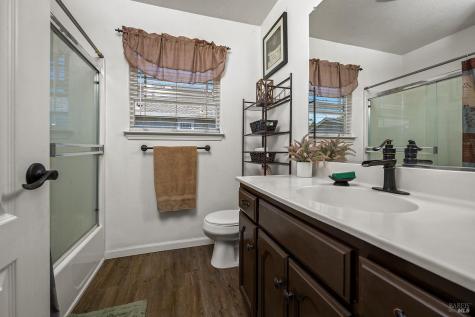 34 W Brookside Drive Cloverdale CA 95425
