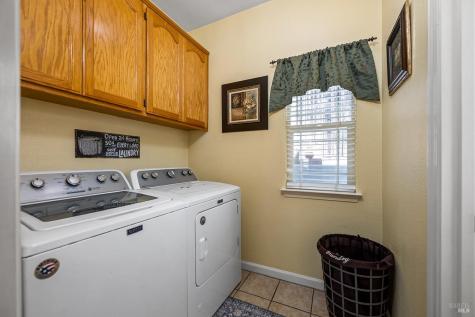 34 W Brookside Drive Cloverdale CA 95425
