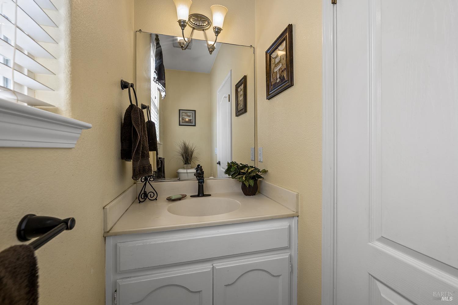 34 W Brookside Drive Cloverdale CA 95425