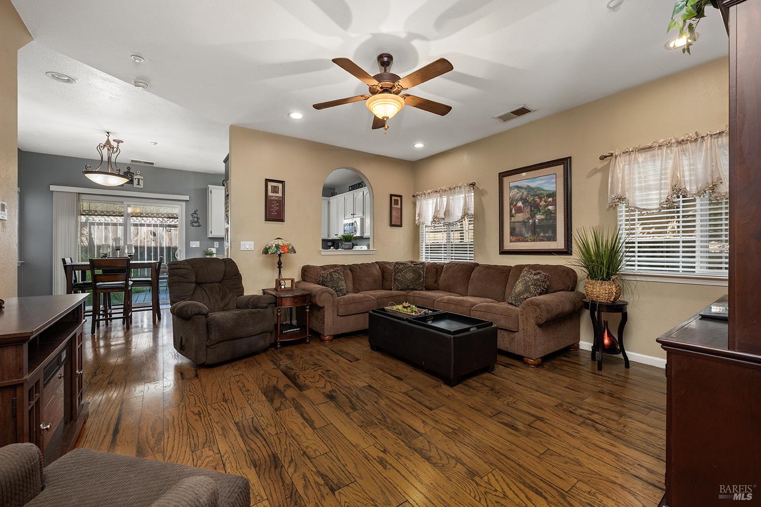 34 W Brookside Drive Cloverdale CA 95425