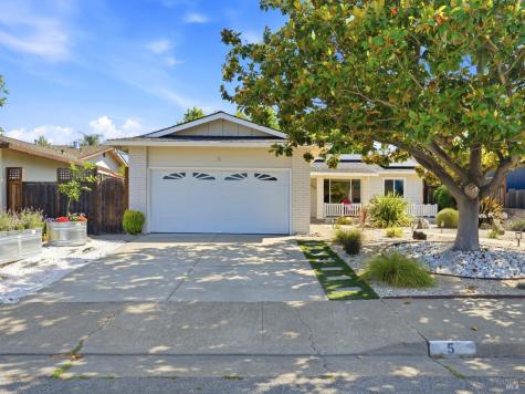 5 Eastside Circle Petaluma CA 94954