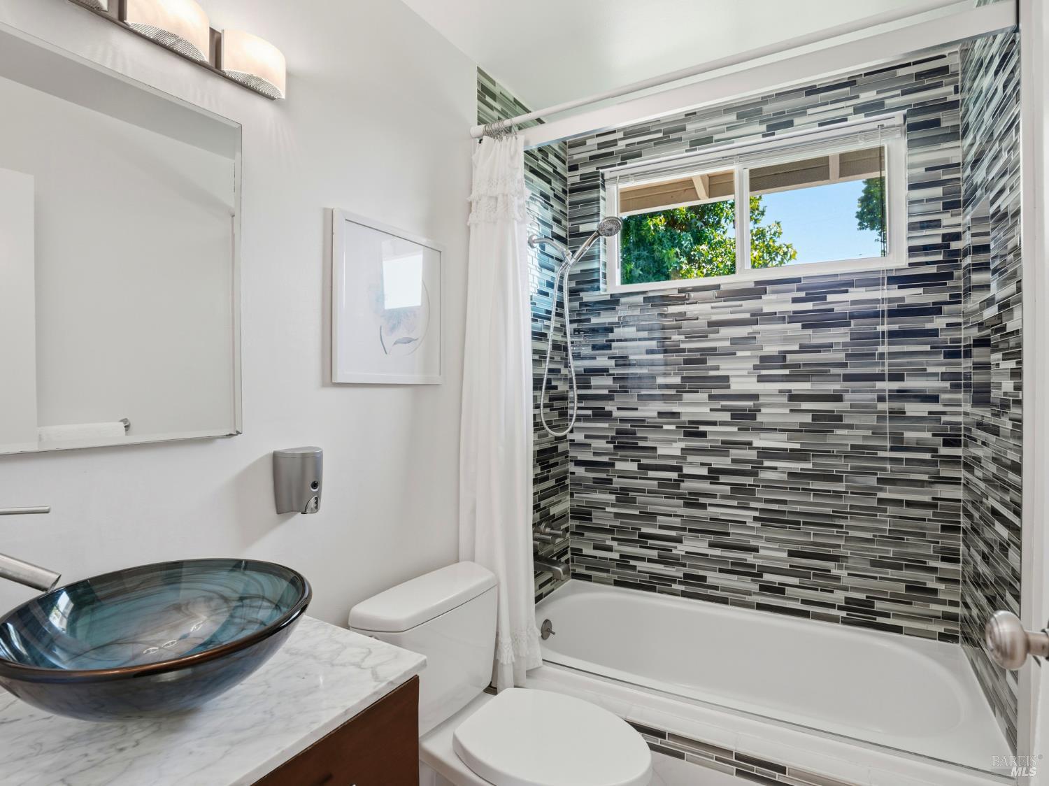 5 Eastside Circle Petaluma CA 94954