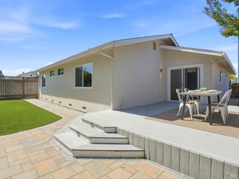 5 Eastside Circle Petaluma CA 94954