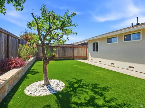 5 Eastside Circle Petaluma CA 94954