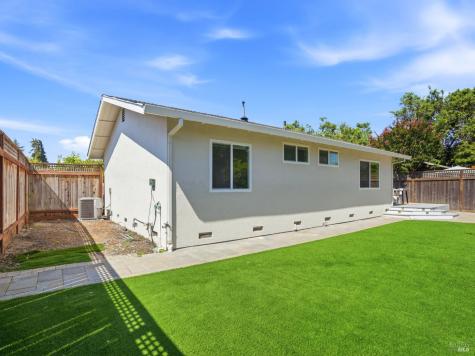 5 Eastside Circle Petaluma CA 94954