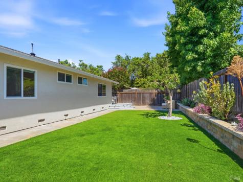 5 Eastside Circle Petaluma CA 94954