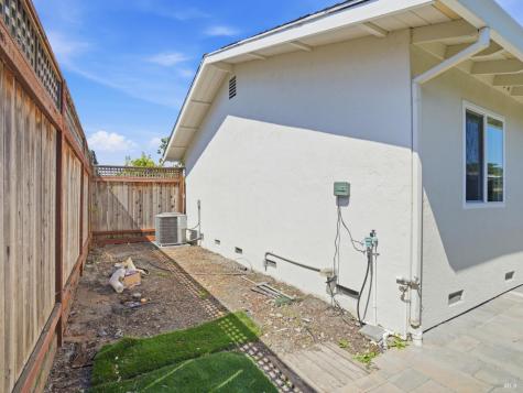 5 Eastside Circle Petaluma CA 94954