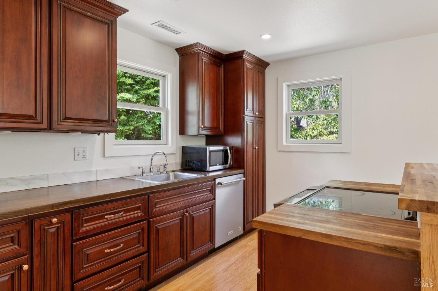 150 W Oak Knoll Drive San Anselmo CA 94960