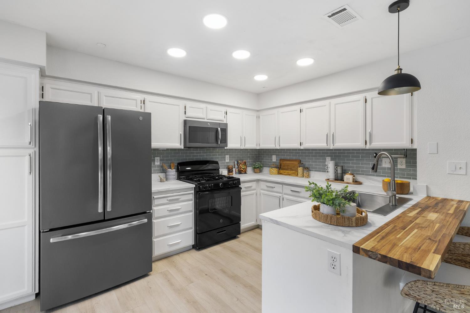 279 Clearpointe Drive Vallejo CA 94591