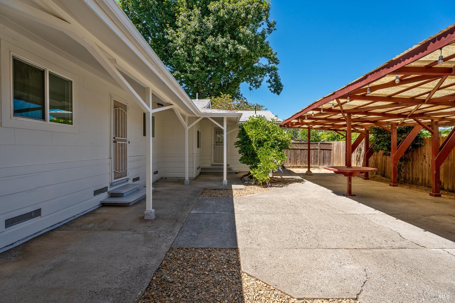 300 Bradford Lane Hopland CA 95449