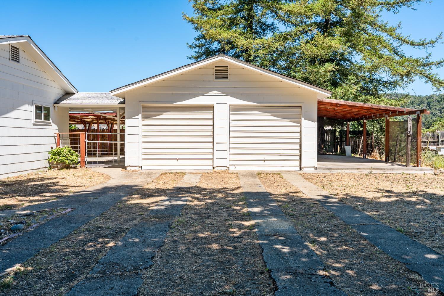 300 Bradford Lane Hopland CA 95449
