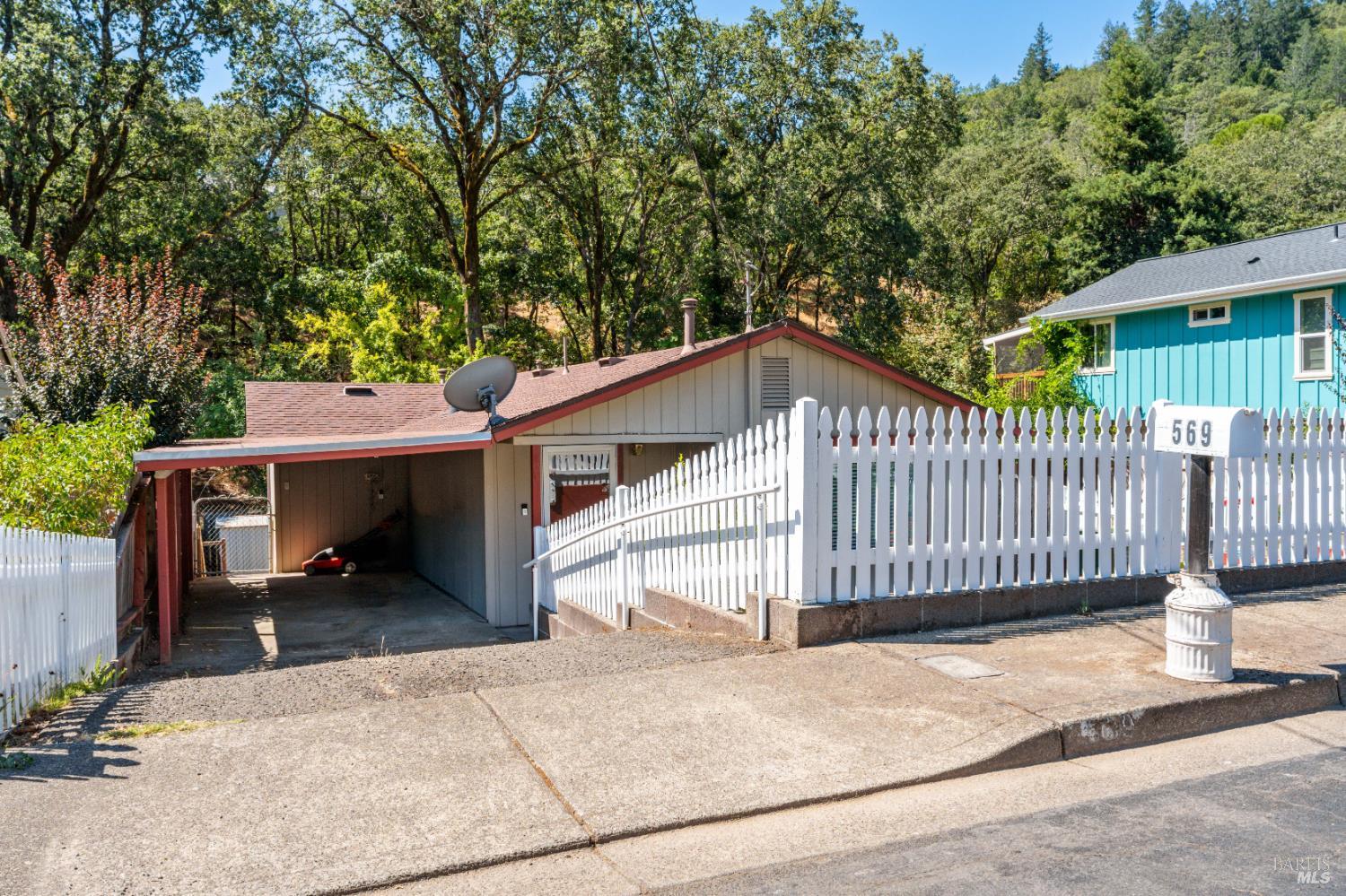 569 Redwood Avenue Ukiah CA 95482