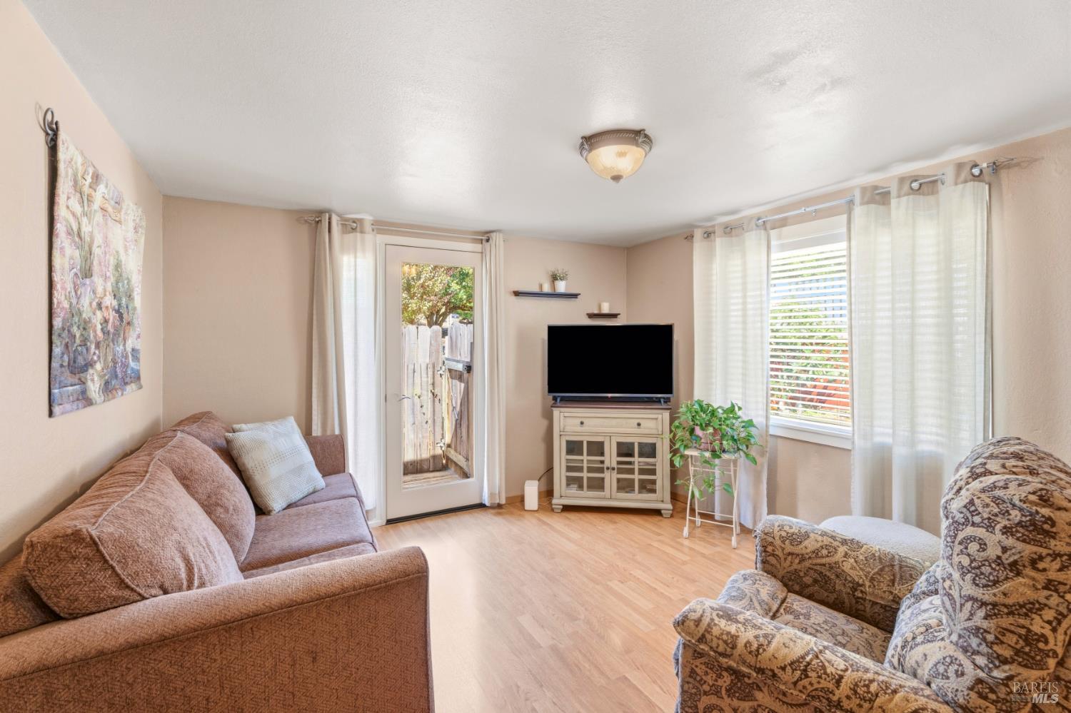 569 Redwood Avenue Ukiah CA 95482