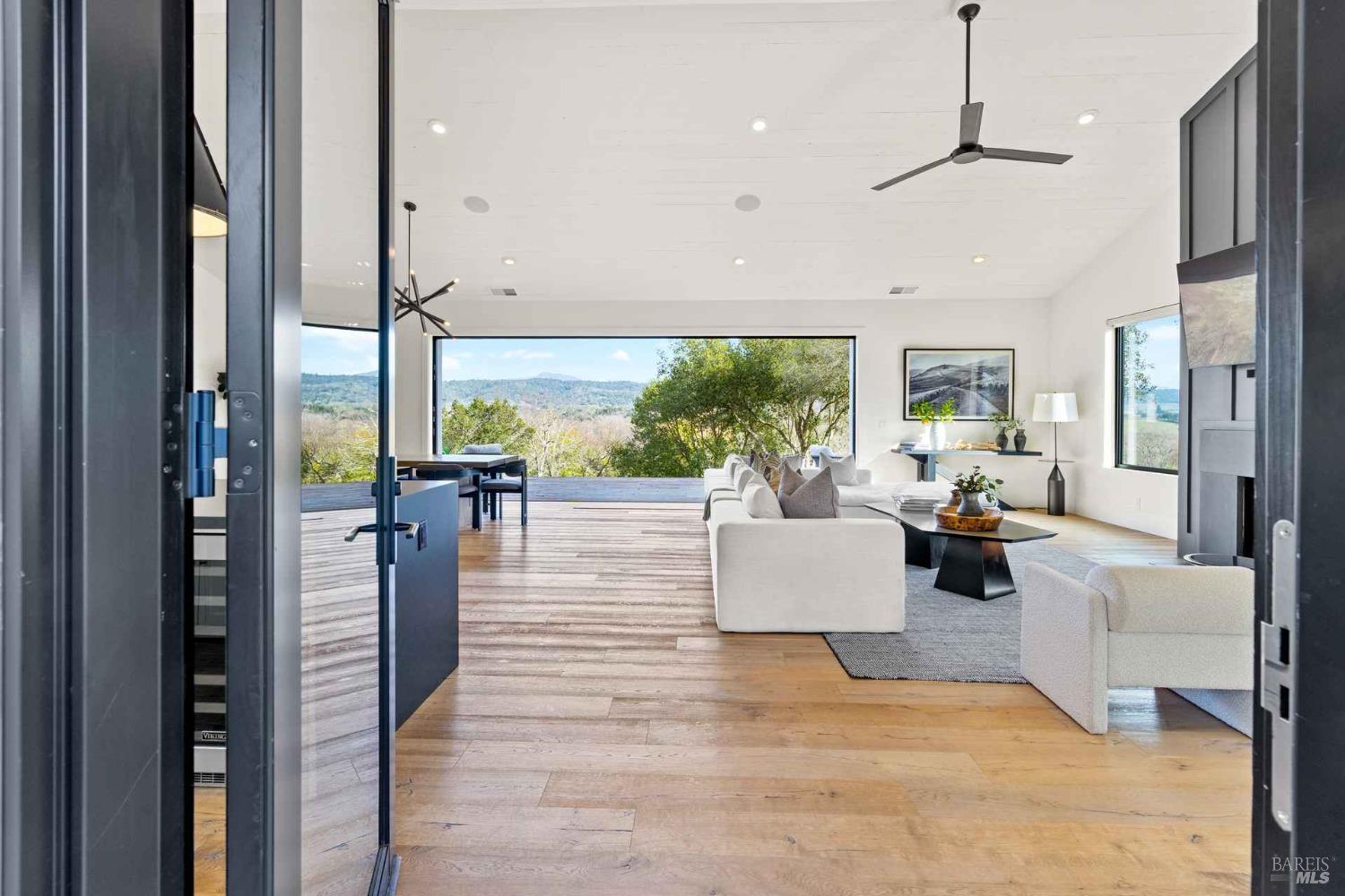 6165 W Dry Creek Road Healdsburg CA 95448