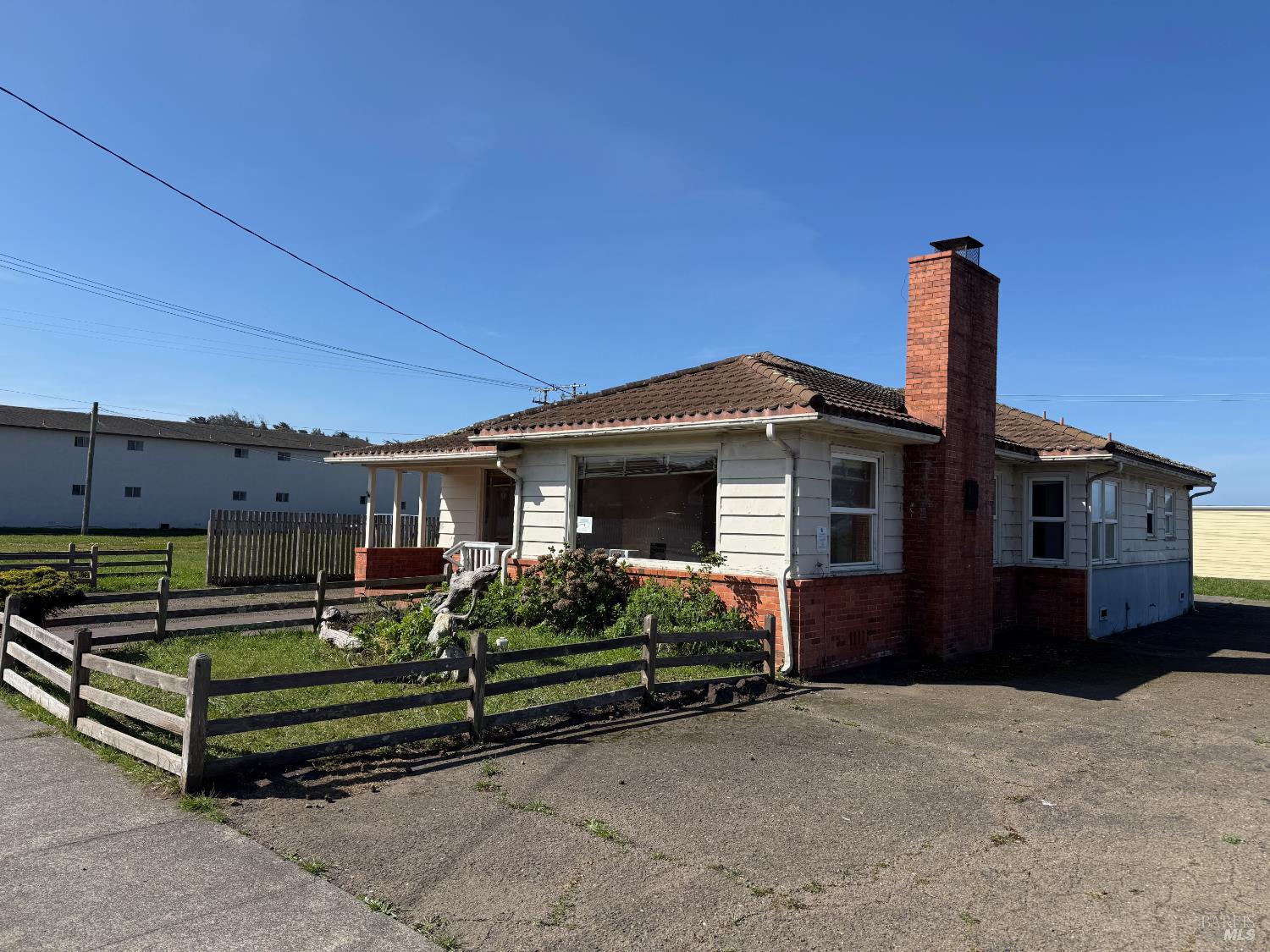 327 S Franklin Street Fort Bragg CA 95437