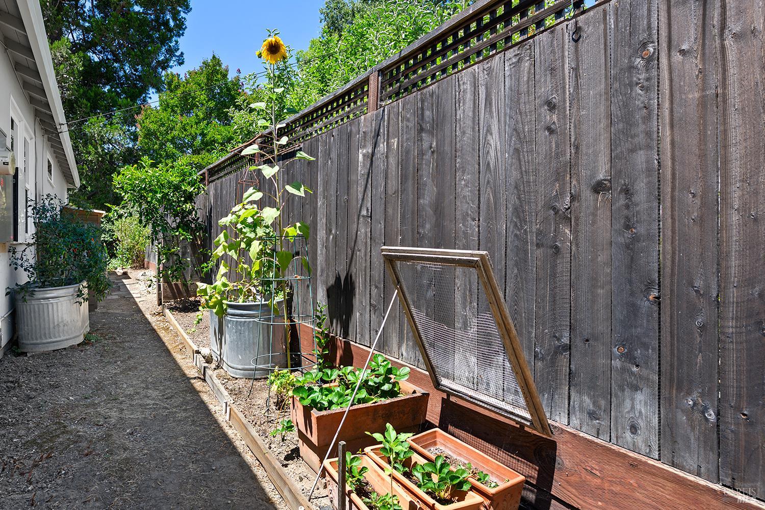 313 N Jefferson Street Cloverdale CA 95425