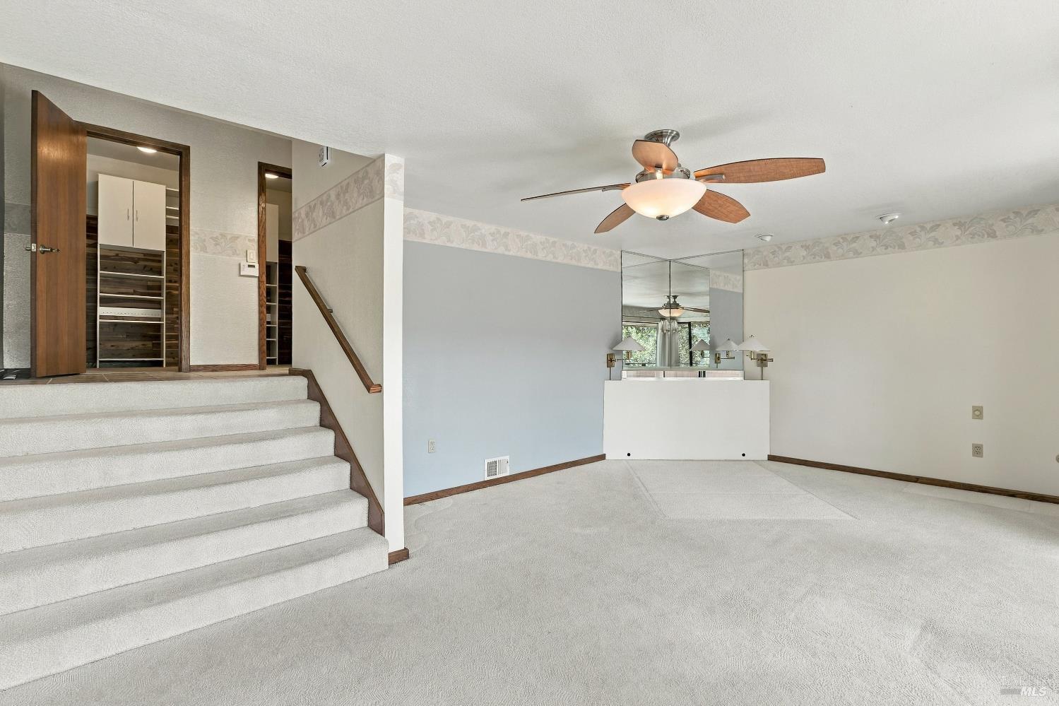 1672 Deer Run Santa Rosa CA 95405