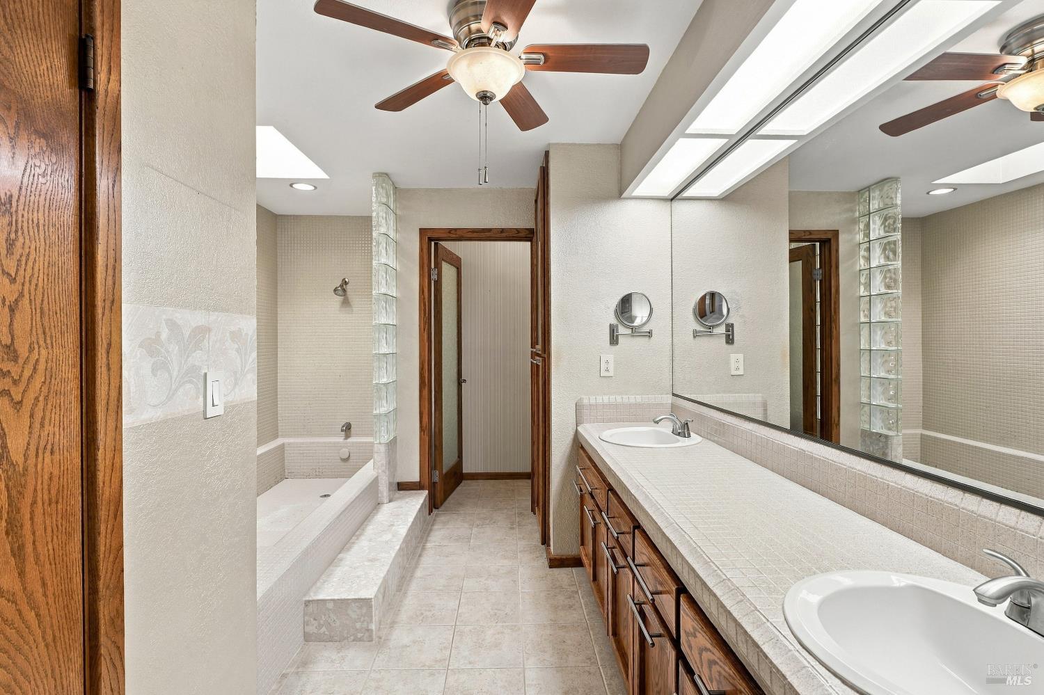 1672 Deer Run Santa Rosa CA 95405