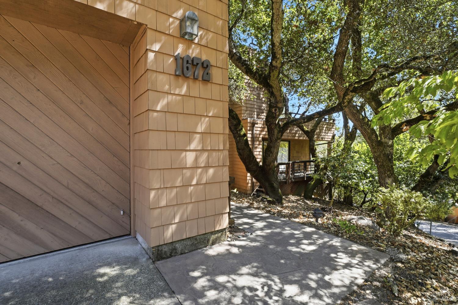 1672 Deer Run Santa Rosa CA 95405
