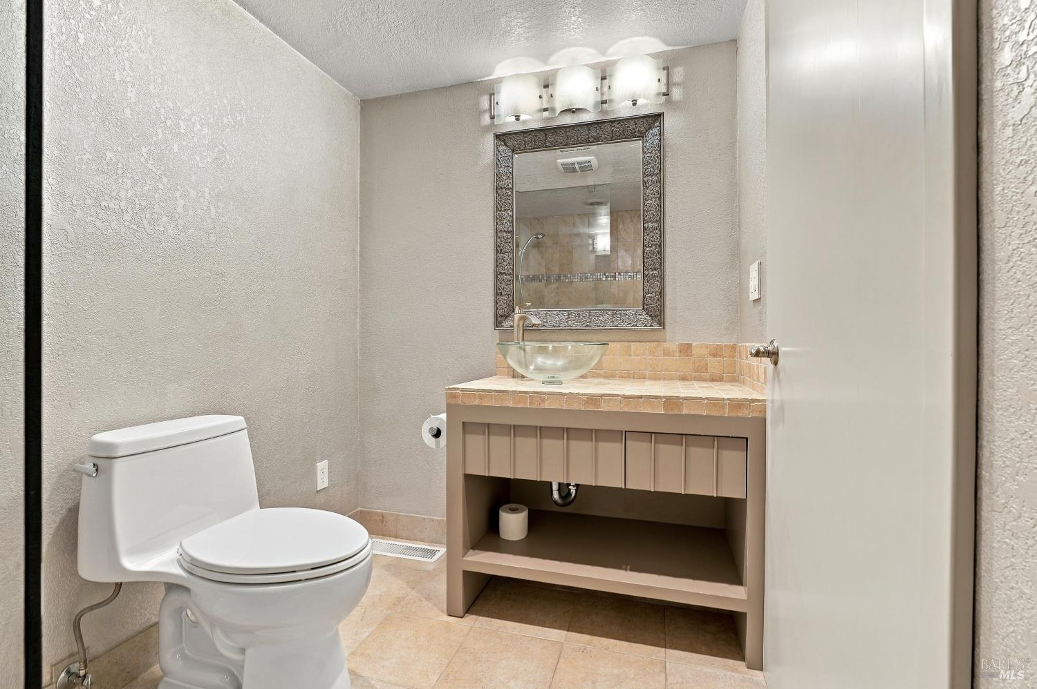 1672 Deer Run Santa Rosa CA 95405