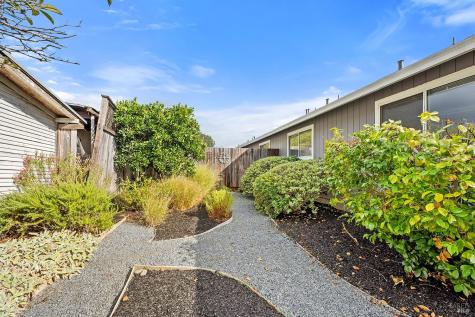 431-433 University Street Healdsburg CA 95448