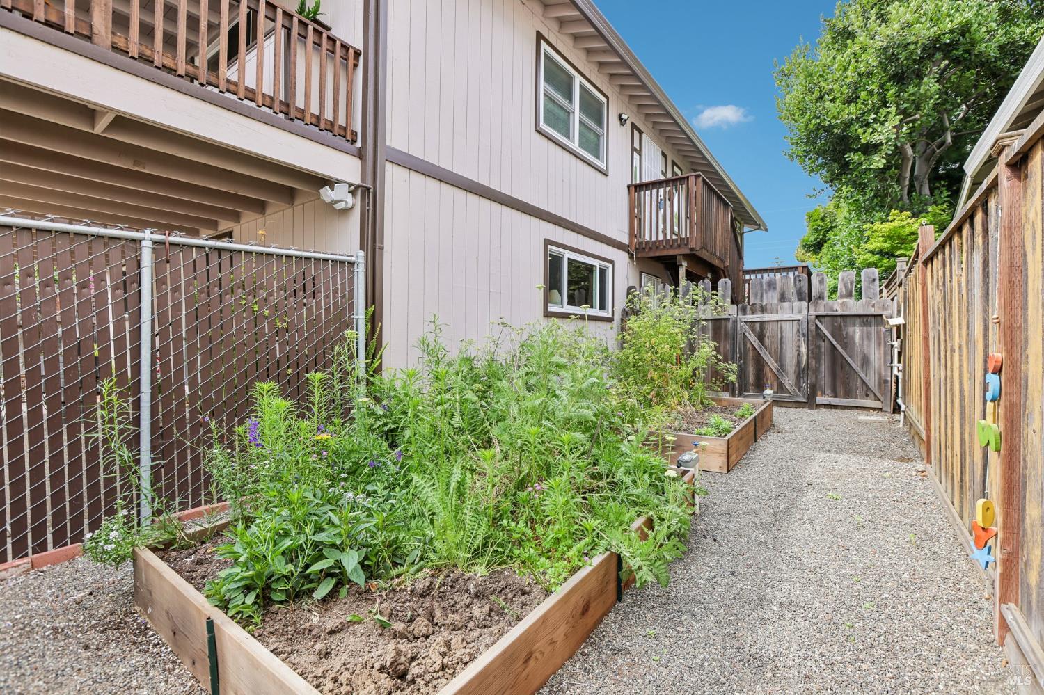 870 W J Street Benicia CA 94510