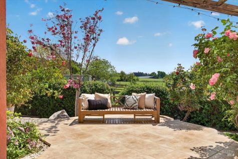 484 Oak Street Penngrove CA 94951
