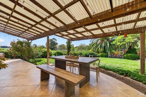 484 Oak Street Penngrove CA 94951