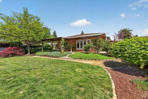 484 Oak Street Penngrove CA 94951