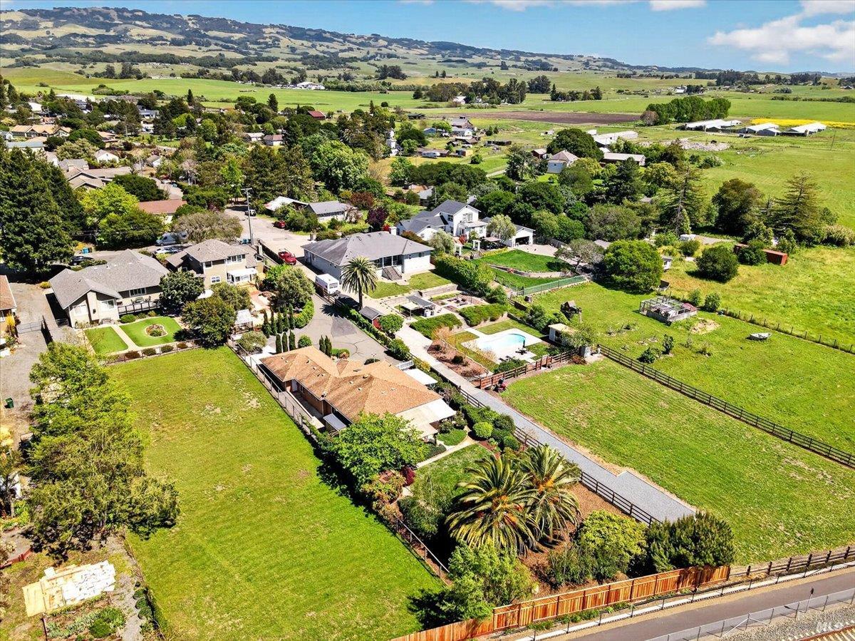 484 Oak Street Penngrove CA 94951