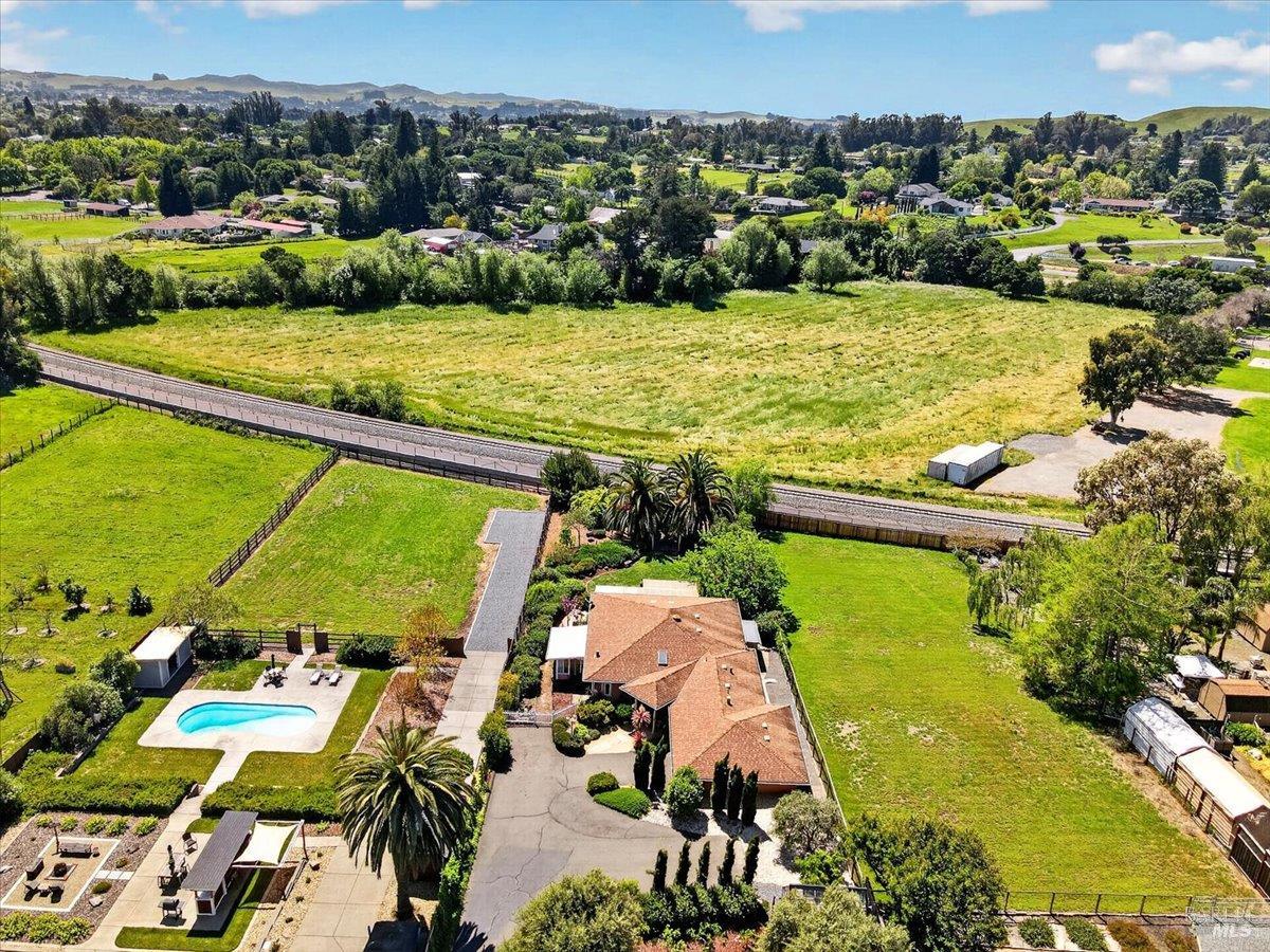 484 Oak Street Penngrove CA 94951