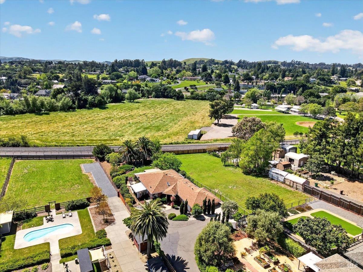 484 Oak Street Penngrove CA 94951