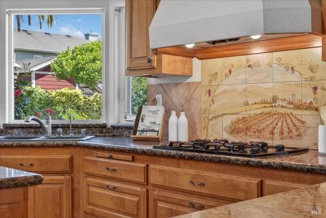 484 Oak Street Penngrove CA 94951