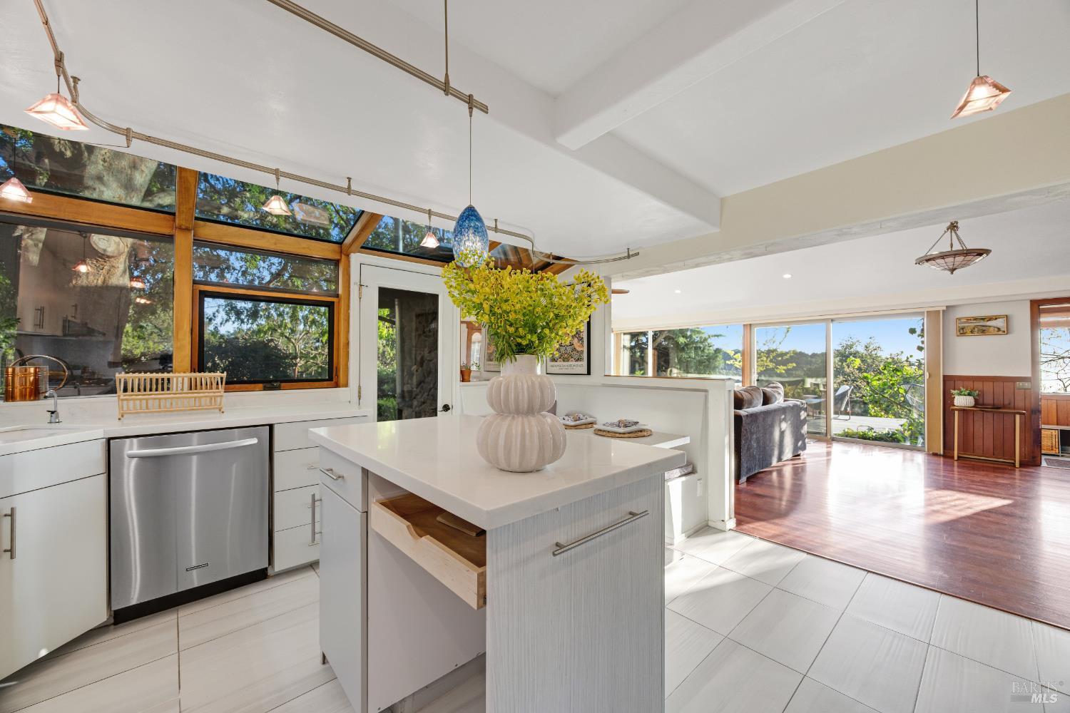 6960 Round Oak Road Penngrove CA 94951