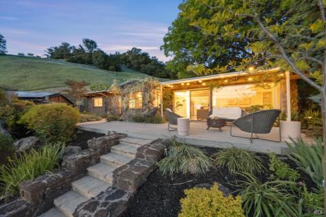 6960 Round Oak Road Penngrove CA 94951