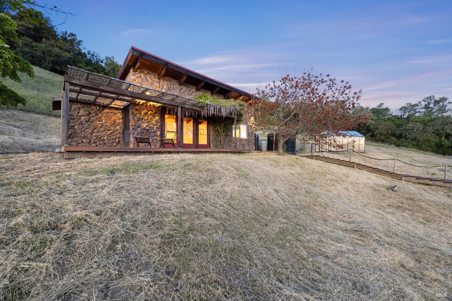 6960 Round Oak Road Penngrove CA 94951