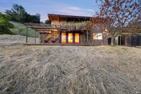 6960 Round Oak Road Penngrove CA 94951