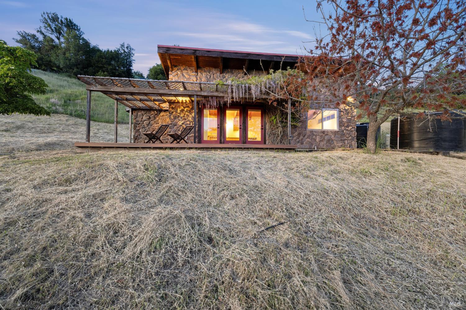 6960 Round Oak Road Penngrove CA 94951
