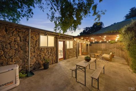 6960 Round Oak Road Penngrove CA 94951