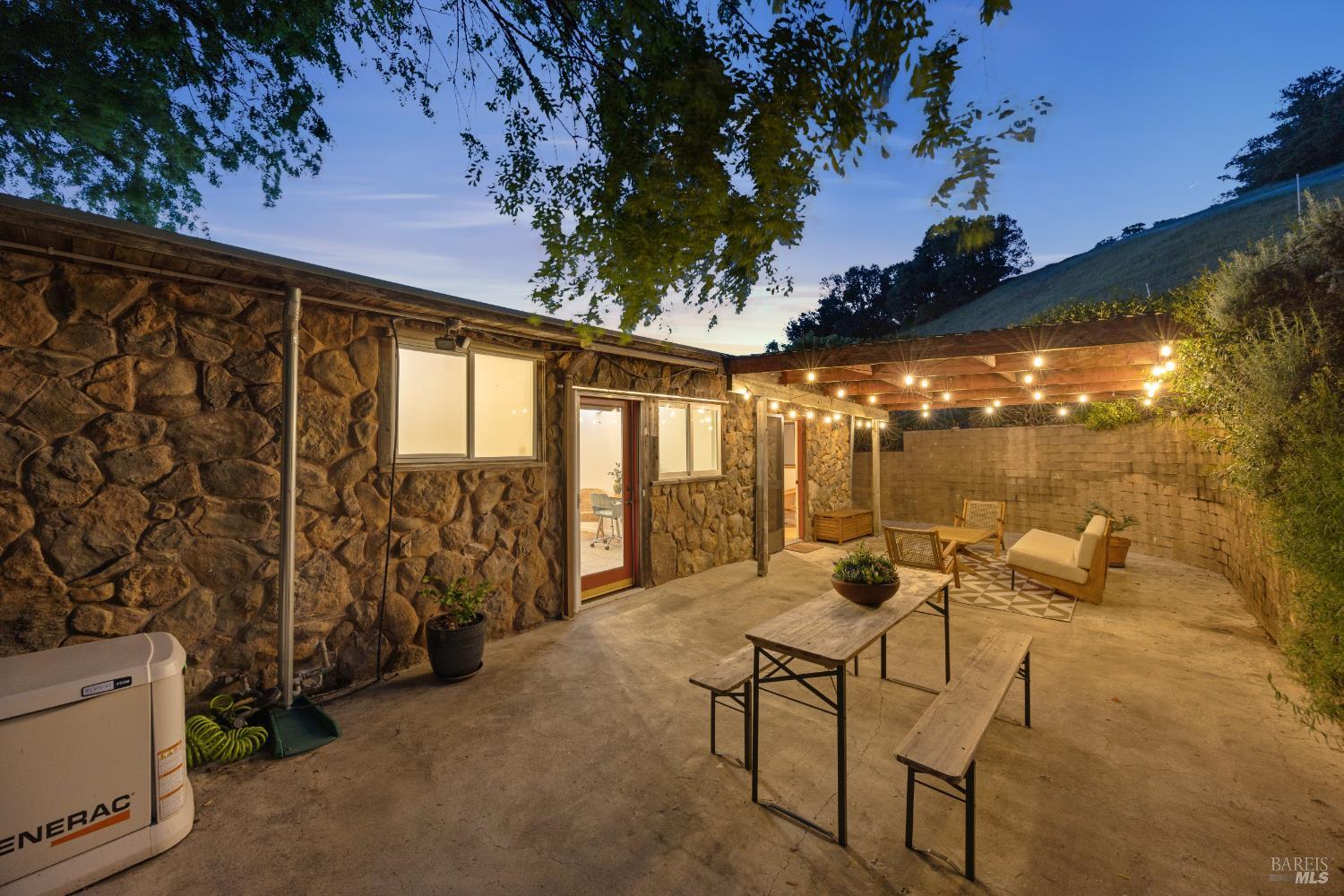6960 Round Oak Road Penngrove CA 94951