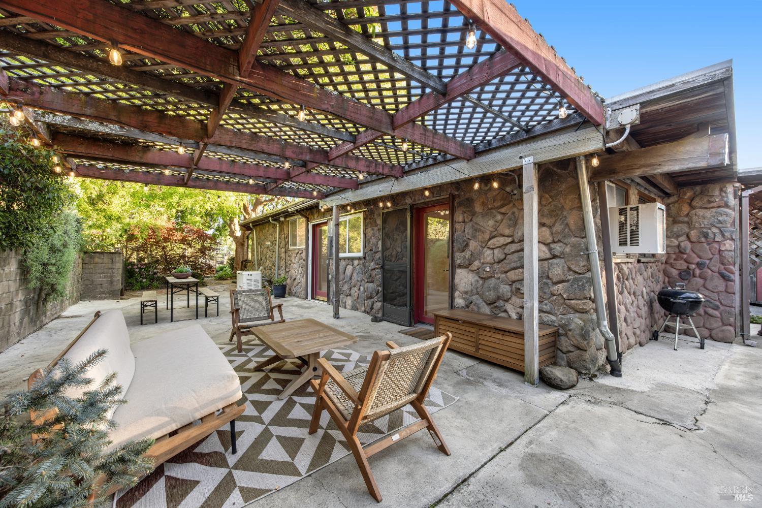 6960 Round Oak Road Penngrove CA 94951