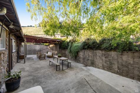 6960 Round Oak Road Penngrove CA 94951